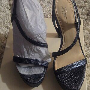 Vince Camuto size 11 platform